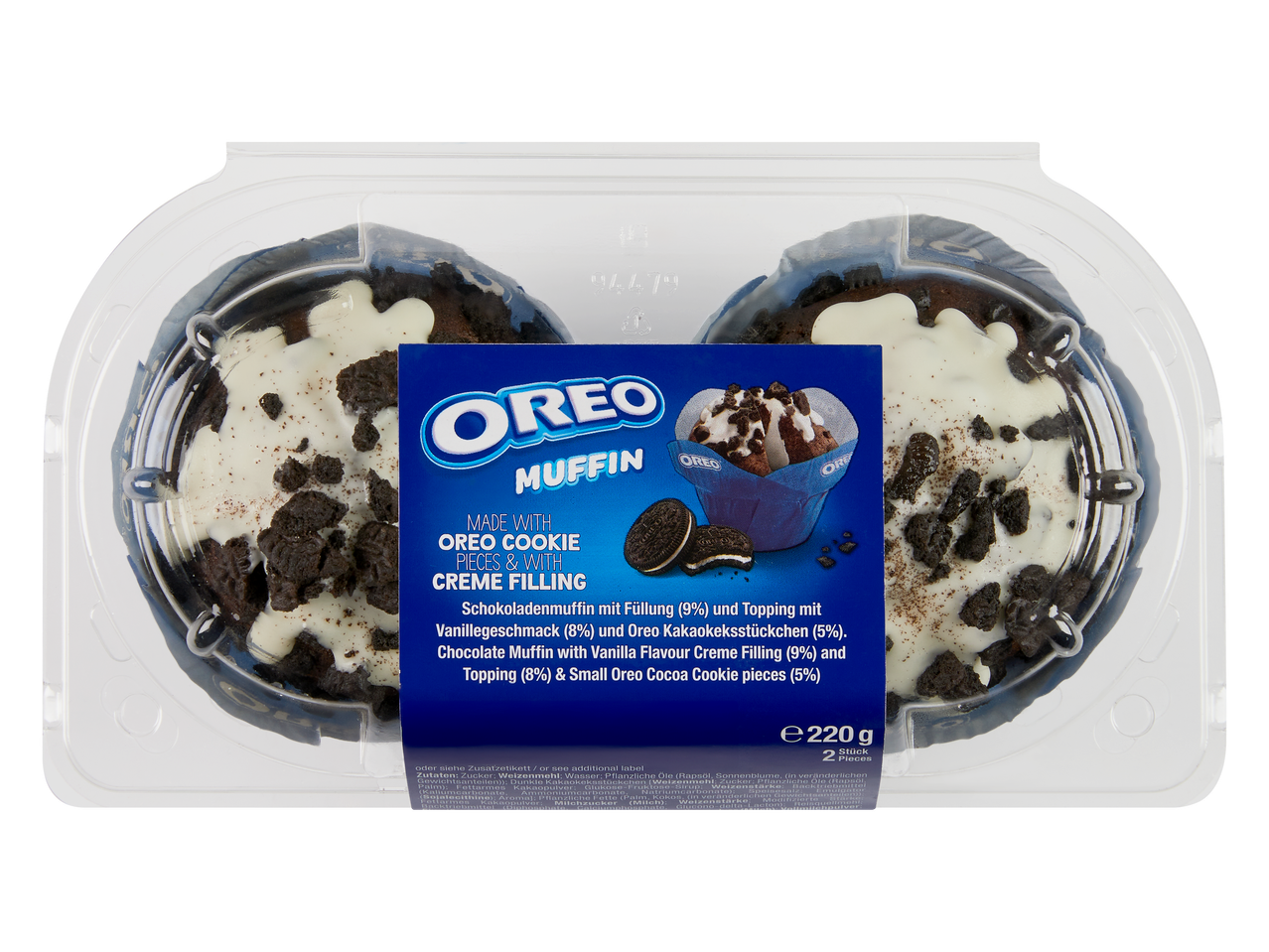 Twee chocolademuffins met witte topping en koekjeskruimels in een transparante verpakking.