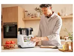 Monsieur Cuisine Connect: touchscreen food processor displaying recipes.