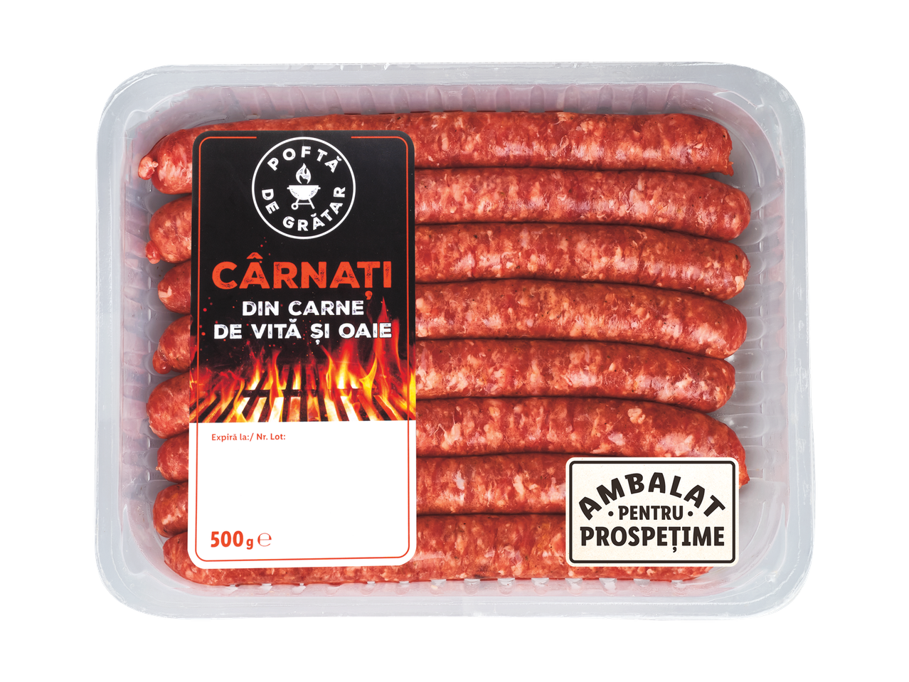 Cârnați proaspeți de vită și oaie pe o placă de ardezie cu cimbru.