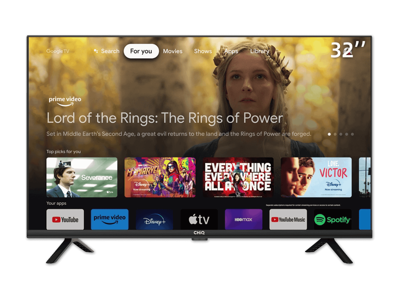 Ein 32-Zoll-Fernseher zeigt die Amazon Prime Video Benutzeroberfläche mit 'Der Herr der Ringe: Die Ringe der Macht'.