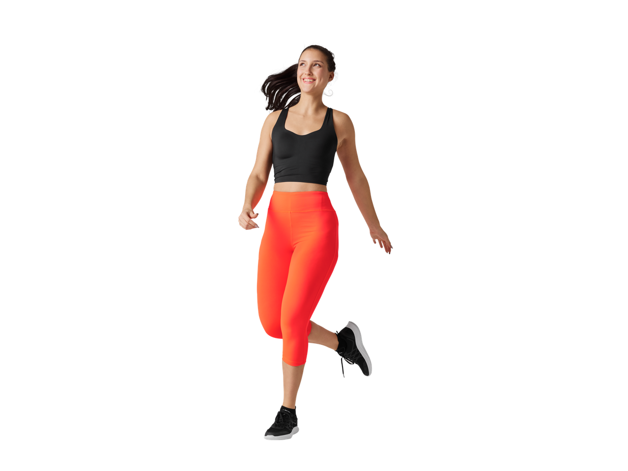 Ragazza che indossa pantaloni sportivi capri arancioni