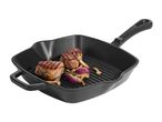 Grilled meat fillets with red onions and mushrooms in a black grill pan