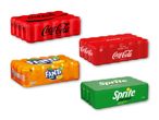 Fire pakker med 24 dåser sodavand, herunder to med cola, en med appelsin og en med citron-lime.