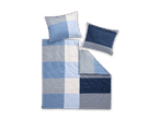 Bettwäsche-Set mit zwei Kissenbezügen und einem Bettbezug in Blau- und Weißtönen mit Karomuster.