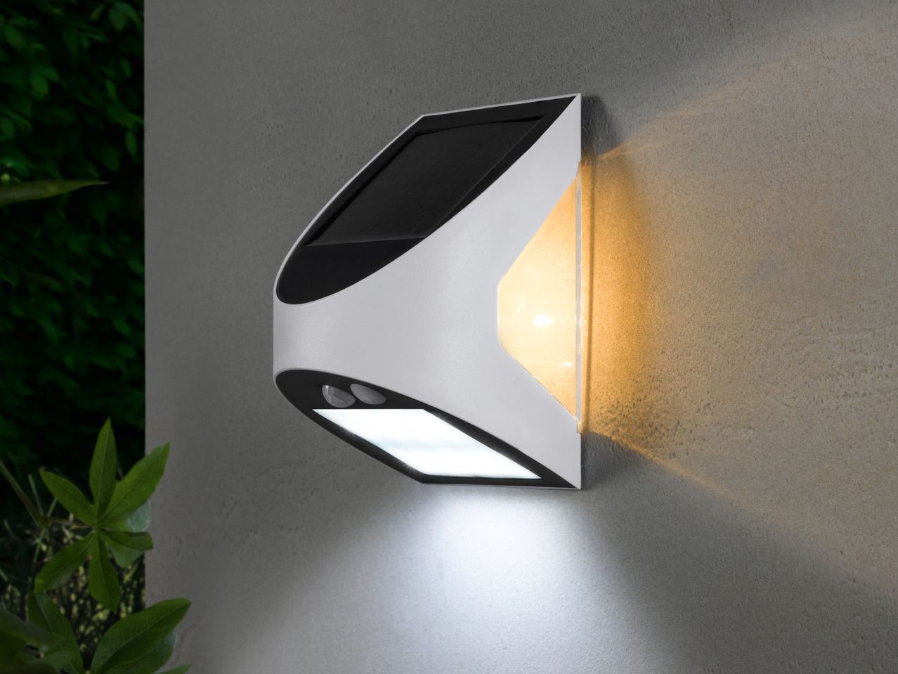 LED соларна стенна лампа Livarno Home, монтирана на стена Livarno Home, бяла.