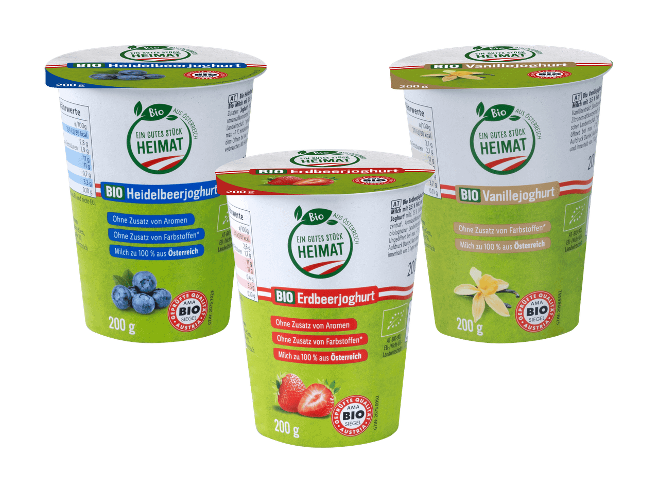 Drei Becher Bio-Joghurt von Ein Gutes Stück Heimat in den Geschmacksrichtungen Heidelbeere, Erdbeere und Vanille.