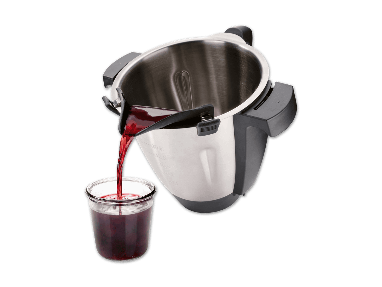 Ein Edelstahl-Küchenhelfer gießt rote Flüssigkeit in ein Glas.