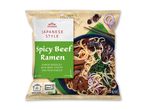 Pakke med japansk-inspireret krydret oksekødsramen med nudler, oksekødsstrimler og grøntsager, 400g.