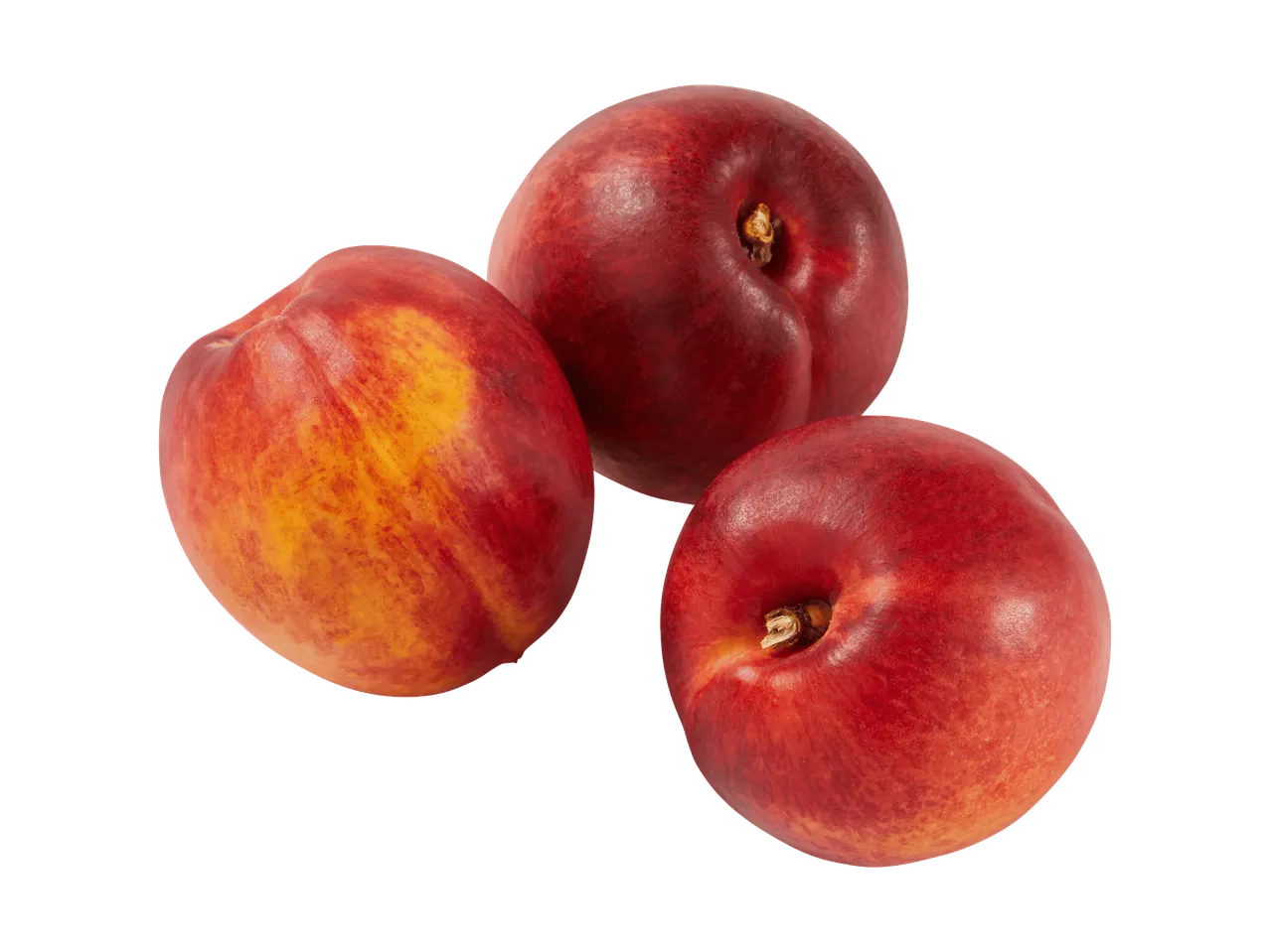 Drei frische Nektarinen mit roter und gelber Schale auf schwarzem Hintergrund.