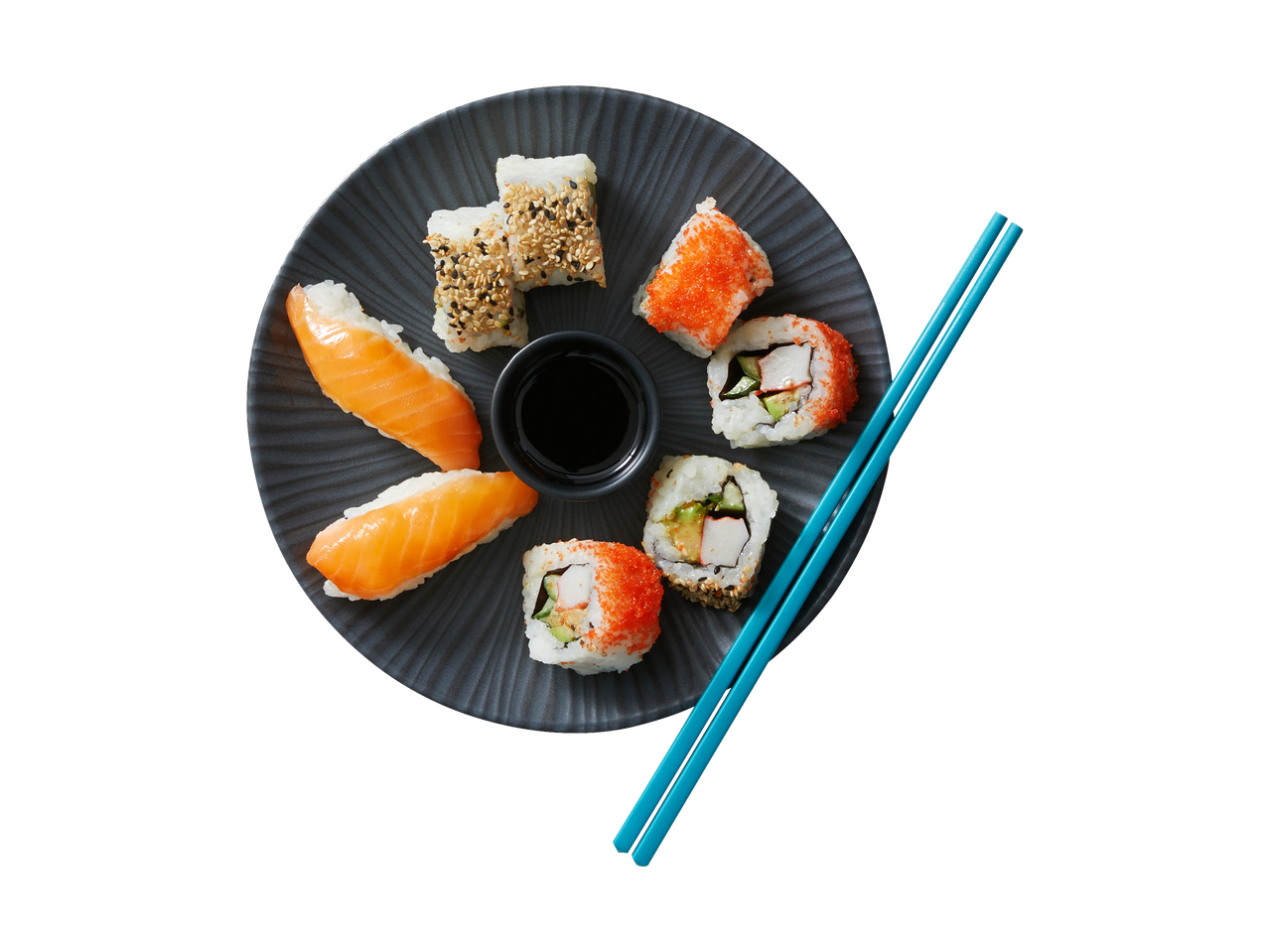 Sush met zalm, California rolls en sesam sushi met eetstokjes.