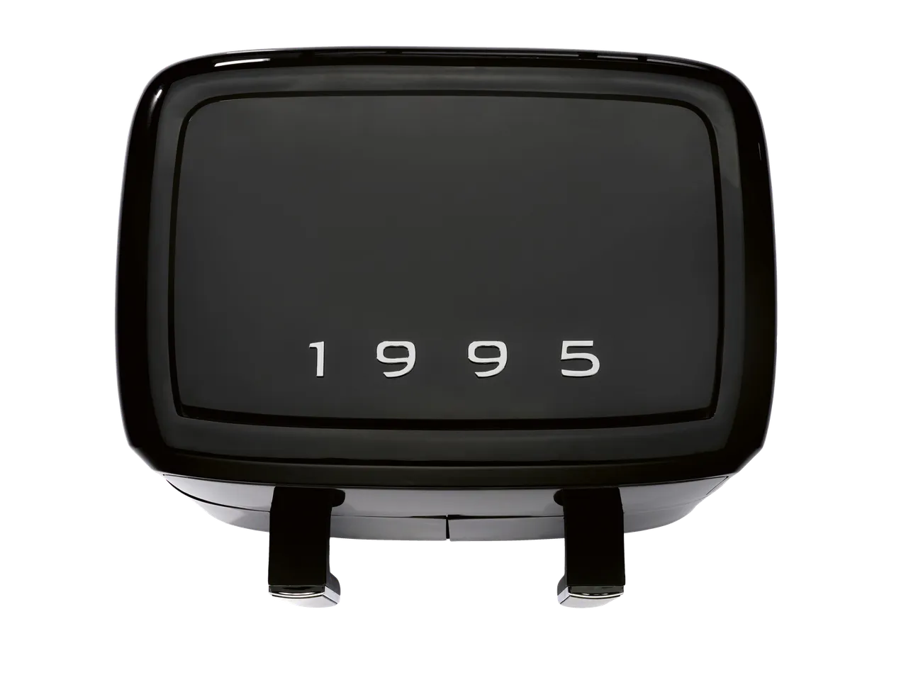 Fritadeira de ar preta com '1995' exibido na tela, em um fundo preto.