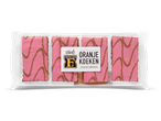 Vier roze geglazuurde koeken met bruine strepen in een plastic verpakking, gelabeld 'Oranje Koeken'.
