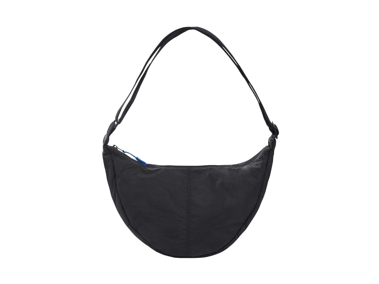 Sort nylon skuldertaske med lynlås og blå snor.