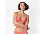 Set de sutien și chiloți din dantelă coral.