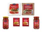 En række mexicanske madvarer, herunder tortillaer, tacosauce og krydderiblandinger.