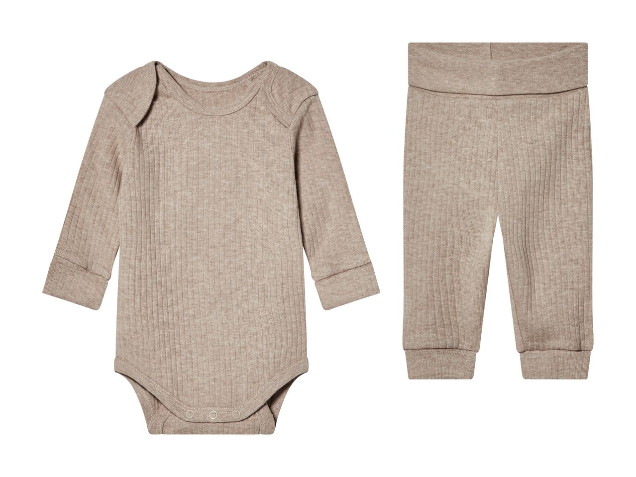 En beige baby-onesie og bukser i rib.