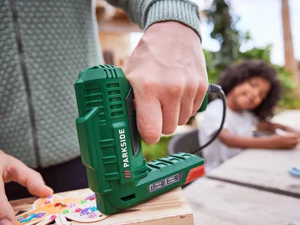 Elektromos tűzőgép és szögbelövő