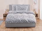 Ein Bett mit grau-weißem Damast-Bettwäsche-Set.
