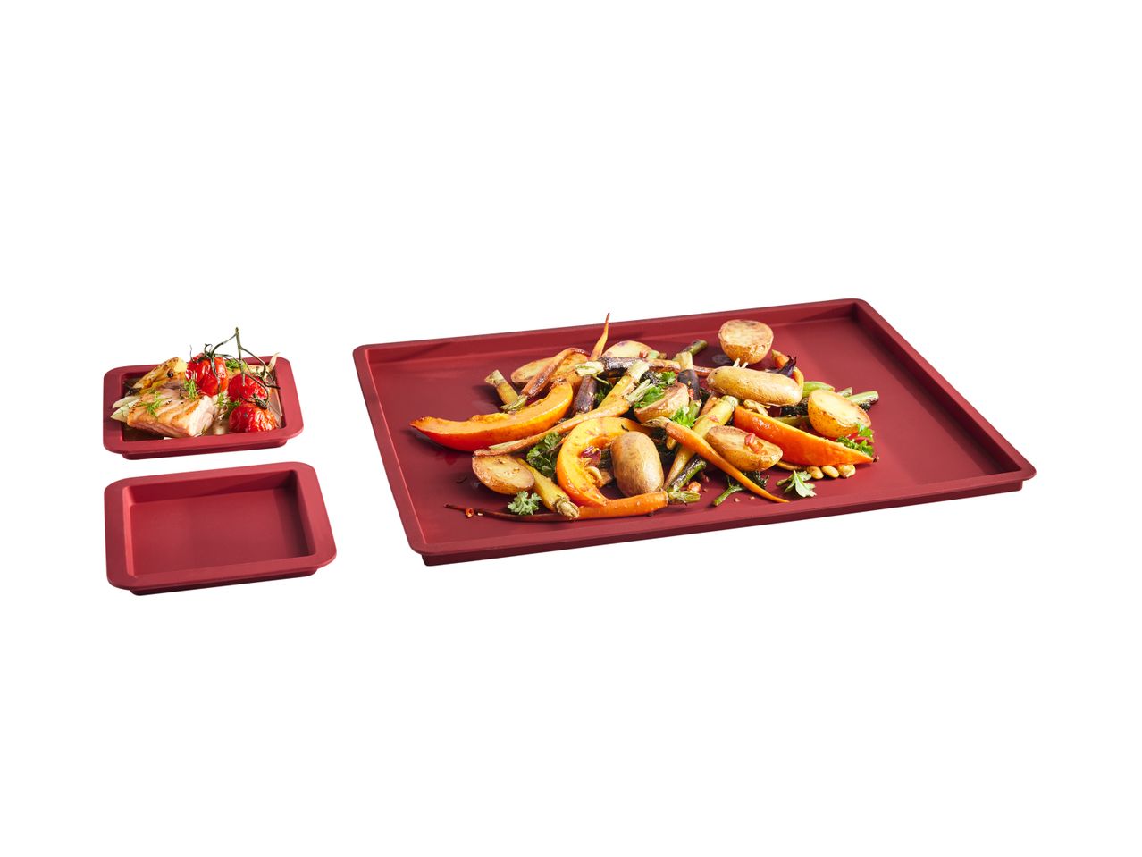 Piatto e ciotole di silicone rosso con salmone e verdure arrosto.