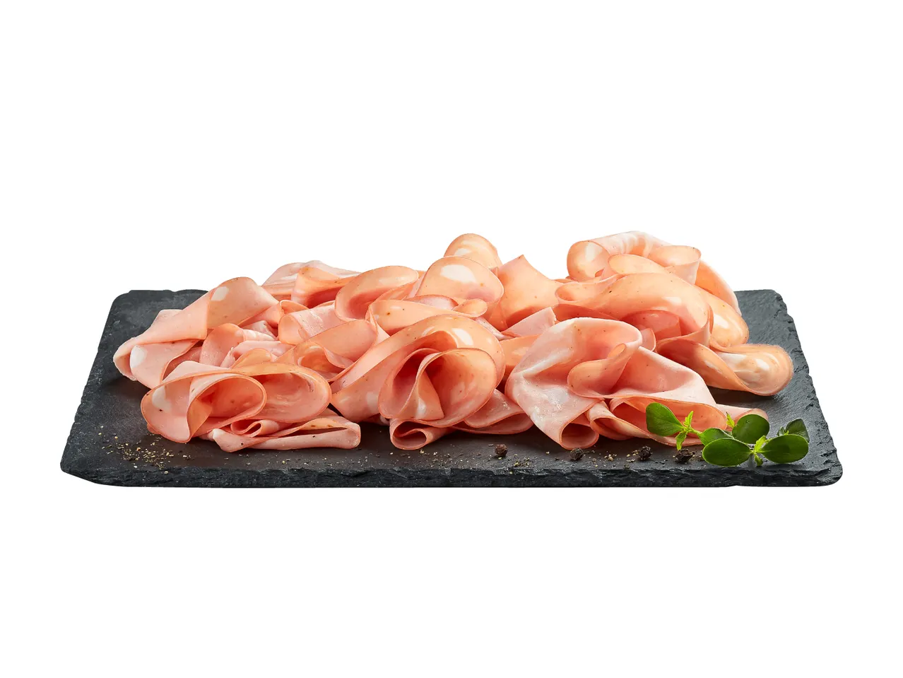 Dünne Scheiben Mortadella auf schwarzem Schiefer.