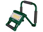 Зелен акумулаторен LED прожектор Parkside® с черни дръжки и стойка.
