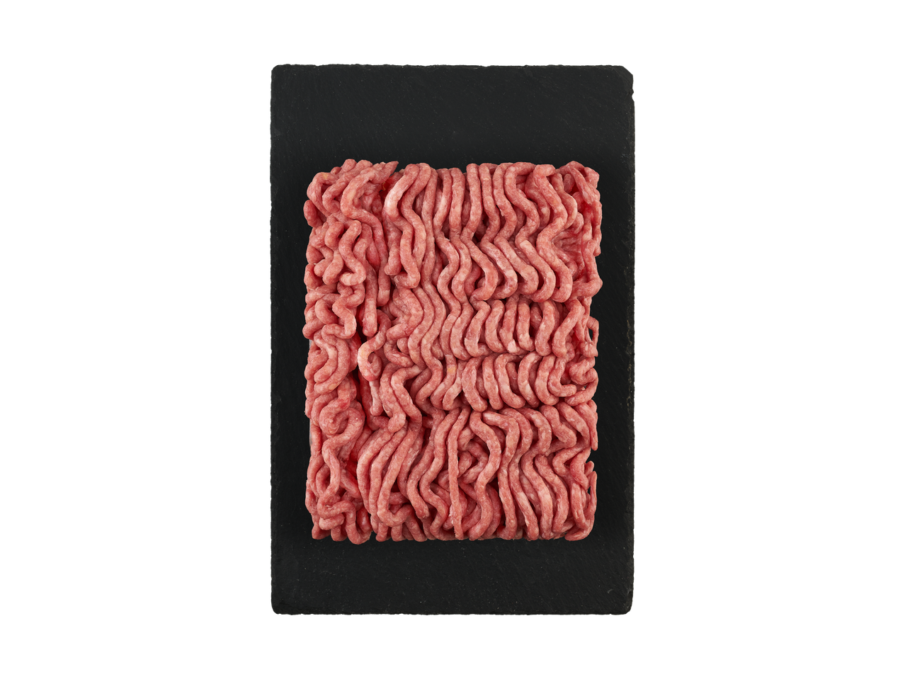 Toores hakkliha mustal lõikelaual.