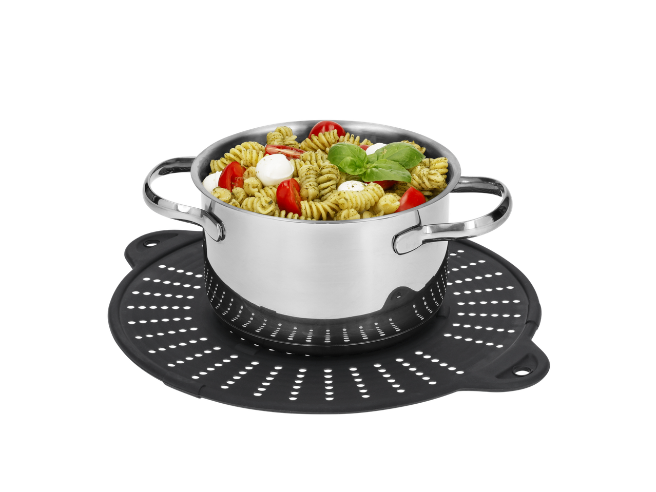 SILVERCREST Spritzschutz: Massa pesto com tomate cereja e mozzarella numa panela com escorredor.
