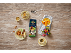 Een zak Sicilia Style Torroncini noga, koffie, amandelen, fruit en bloemen op een houten tafel.