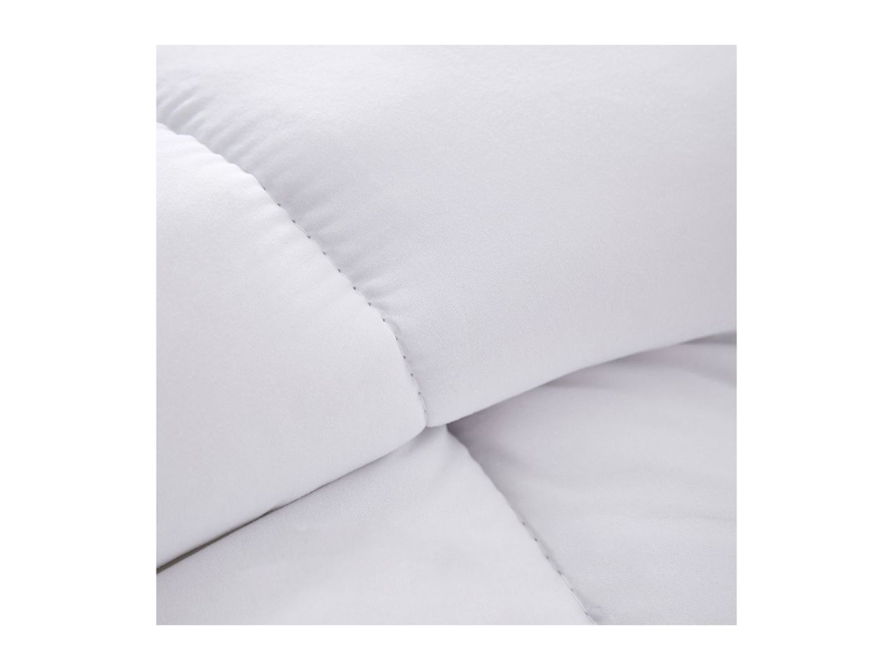 Go to full screen view: Silentnight Essentials 10.5 Tog Duvet - King - Image 4