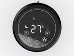 Egy fekete, kör alakú, digitális termosztát 27°C-ot mutat.