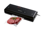 Máquina de vácuo Silvercrest com um corte de carne embalado.