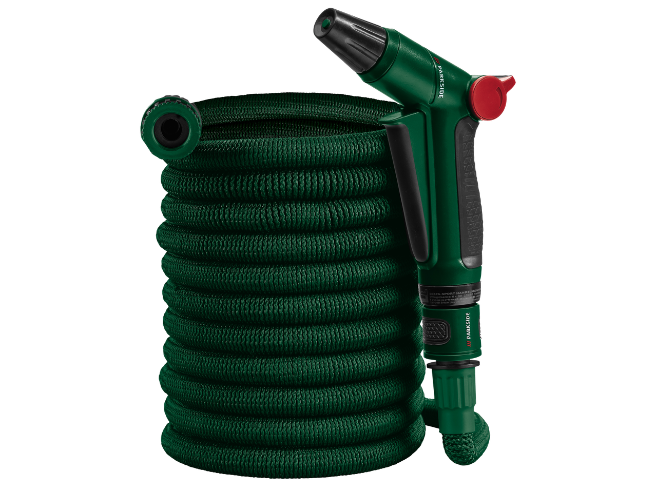 Зелен градински маркуч с пистолет за поливане, навит на руло.