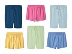 Seks par shorts i forskellige farver, herunder blå, lyserød, lyseblå, gul, lysegrøn og mørkeblå.