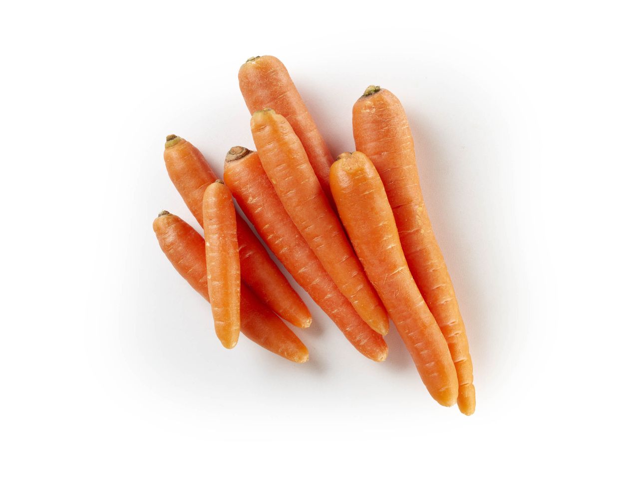 Carote fresche, piccole e arancioni.