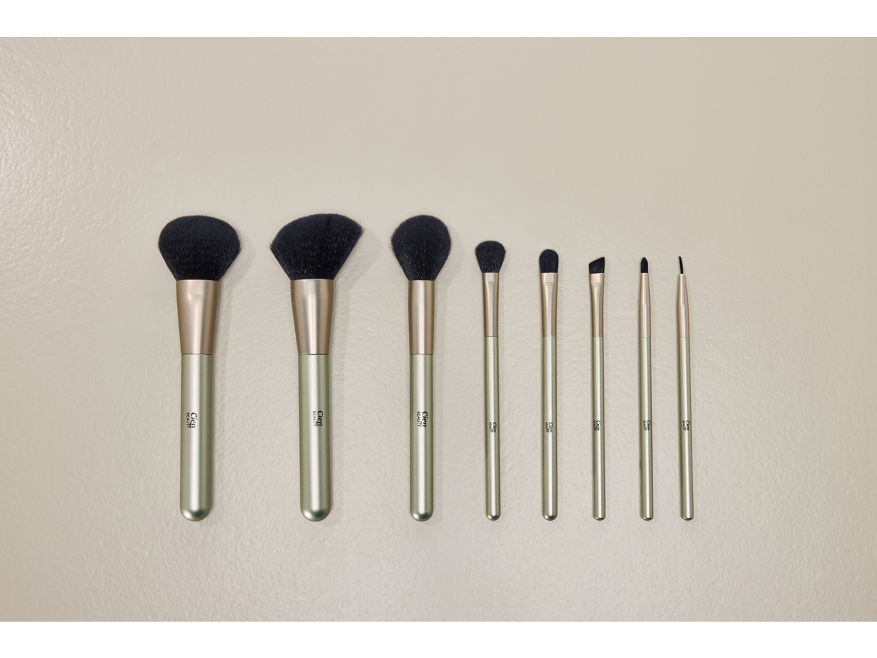 Conjunto de pincéis de maquilhagem Cien Beauty com vários pincéis para maquilhagem de rosto e olhos.