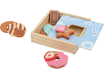 LUPILU® koka rotaļlietu ēdiens: Šķirošanas kaste ar koka virtuļiem un kūkām.