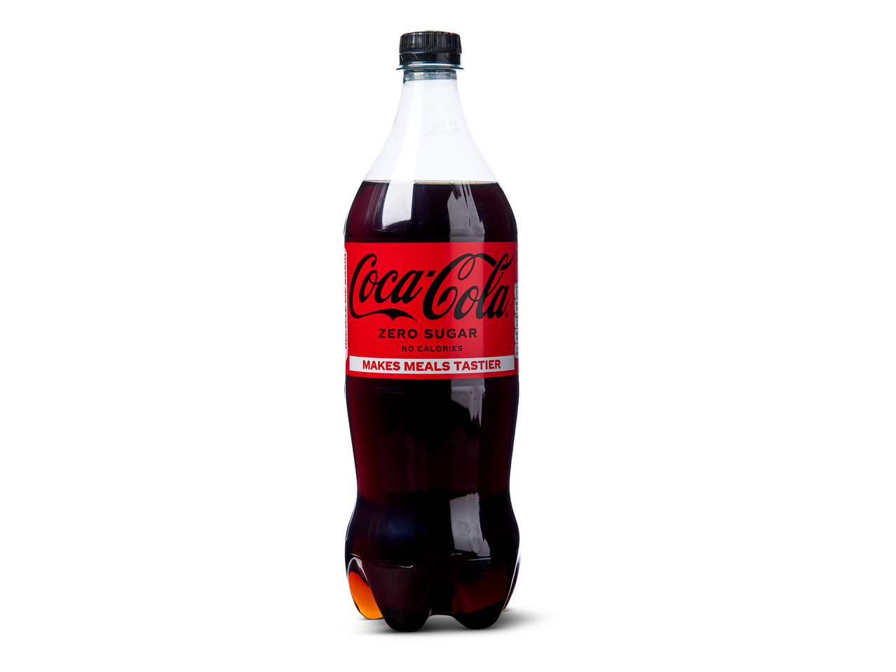 Een fles cola zero sugar met de tekst 'MAAKT MAALTIJDEN LEKKERDER' op een zwarte achtergrond.