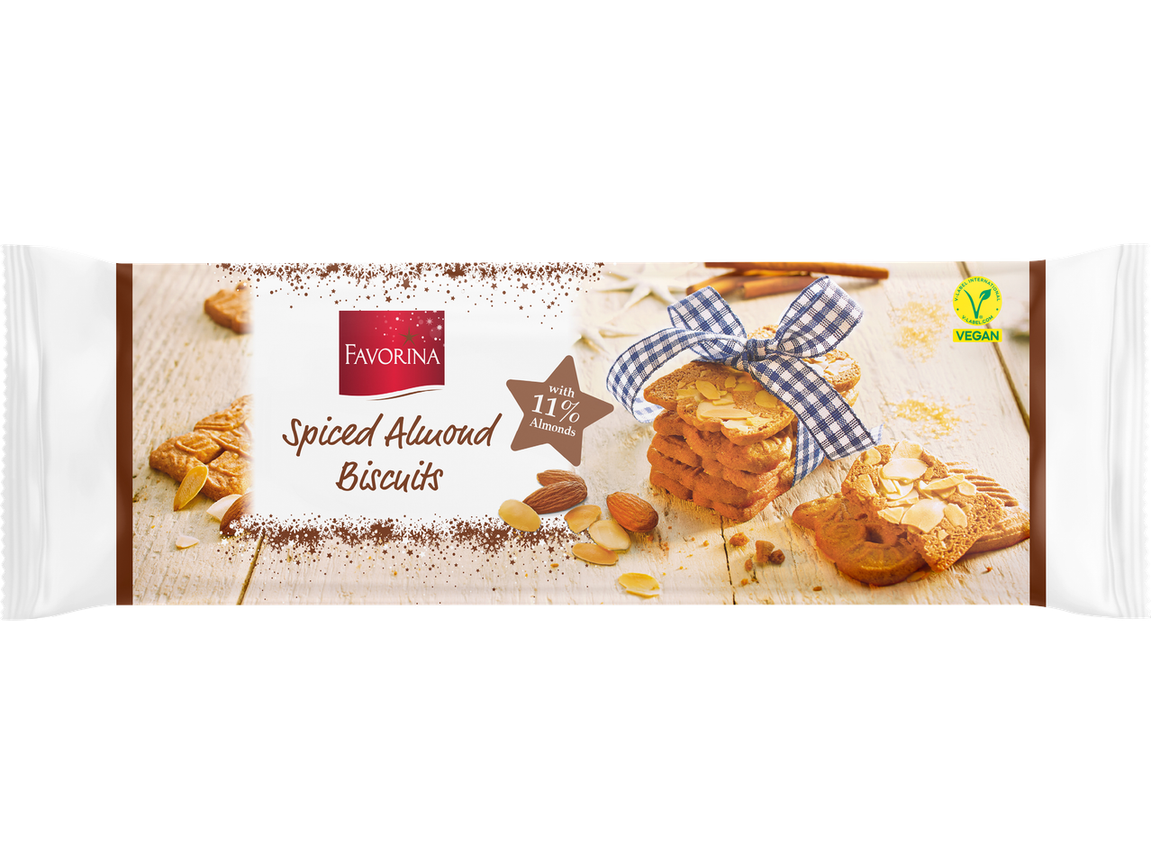 Favorina kryddade mandelkakor med 11% mandlar, veganska, på en träyta med kanelstänger.