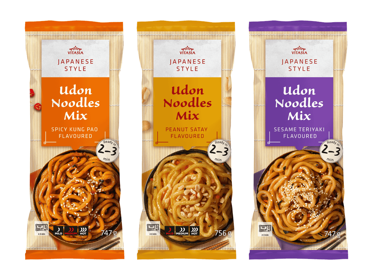 Kolme pakkausta japanilaistyylisiä udon-nuudeleita eri mauissa.
