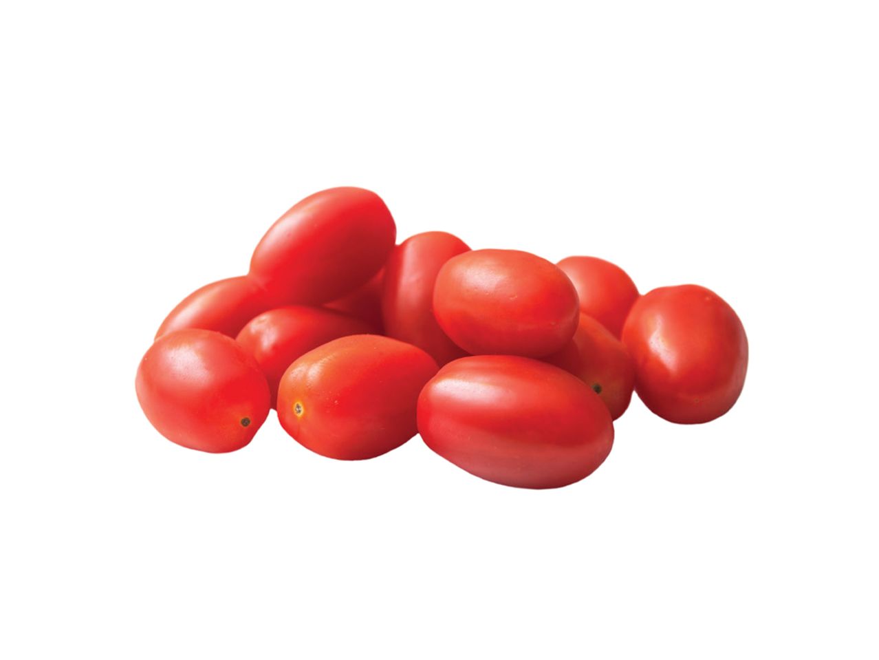 Gomila crvenih čeri paradajza na beloj pozadini