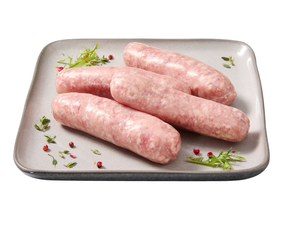 Rauwe knoflookbraadworsten, gegarneerd met kruiden en roze peperkorrels op een schaal