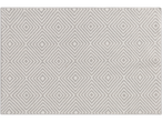 Sivi tepih s geometrijskim uzorkom.