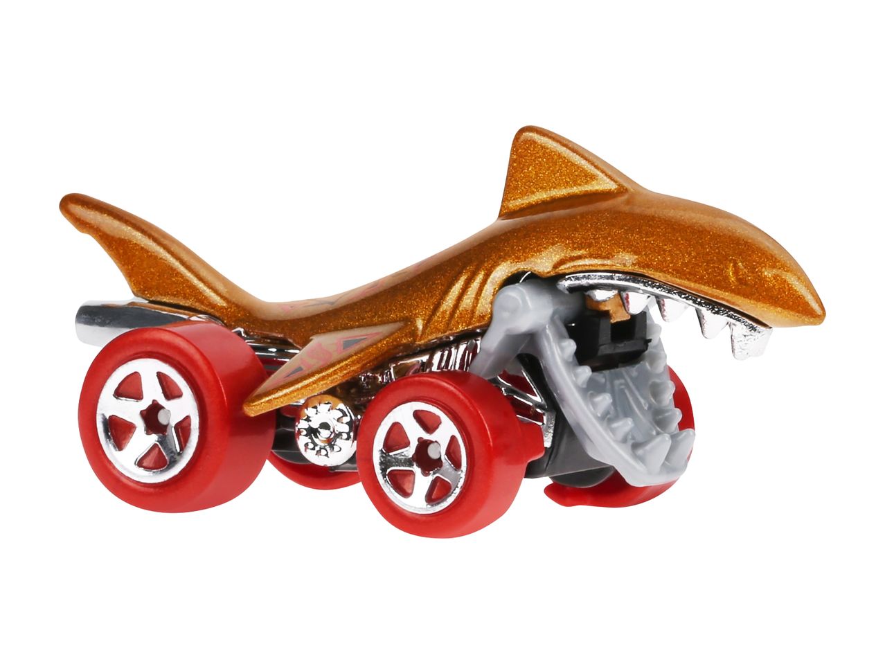 En Hot Wheels-legetøjsbil formet som en gylden haj med røde hjul.