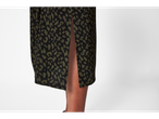 Rochie midi cu imprimeu leopard și crăpătură.