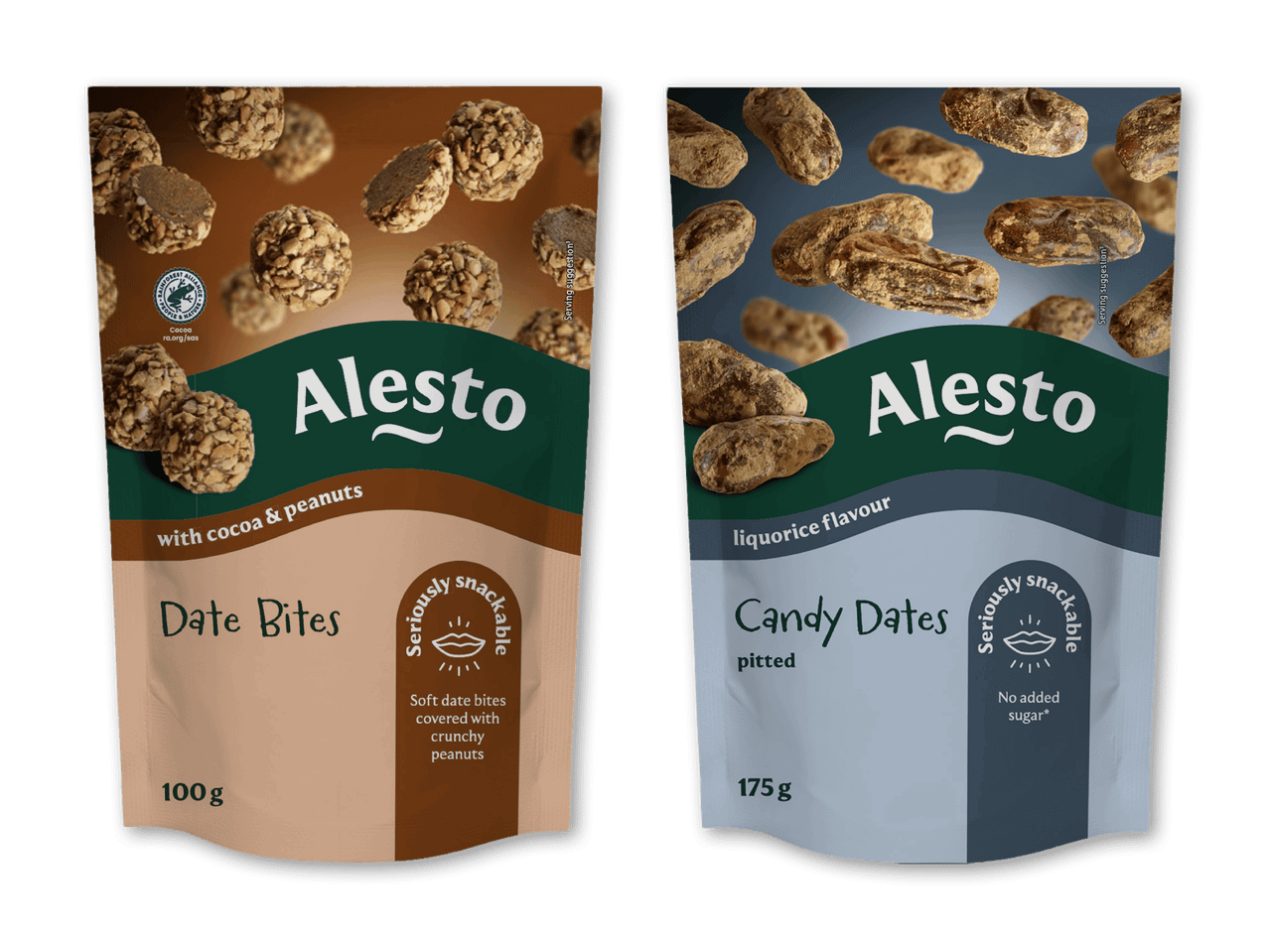 To poser med dadelprodukter: dadelbidder med kakao og peanuts, og kandiserede dadler med lakridssmag.
