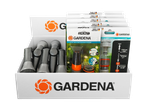 Expositor GARDENA com acessórios de rega, incluindo um conjunto de pulverização e conectores.