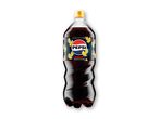 En flaske Pepsi Max Lemon Flavour med en gul hætte og et mørkeblåt etiket med citroner.