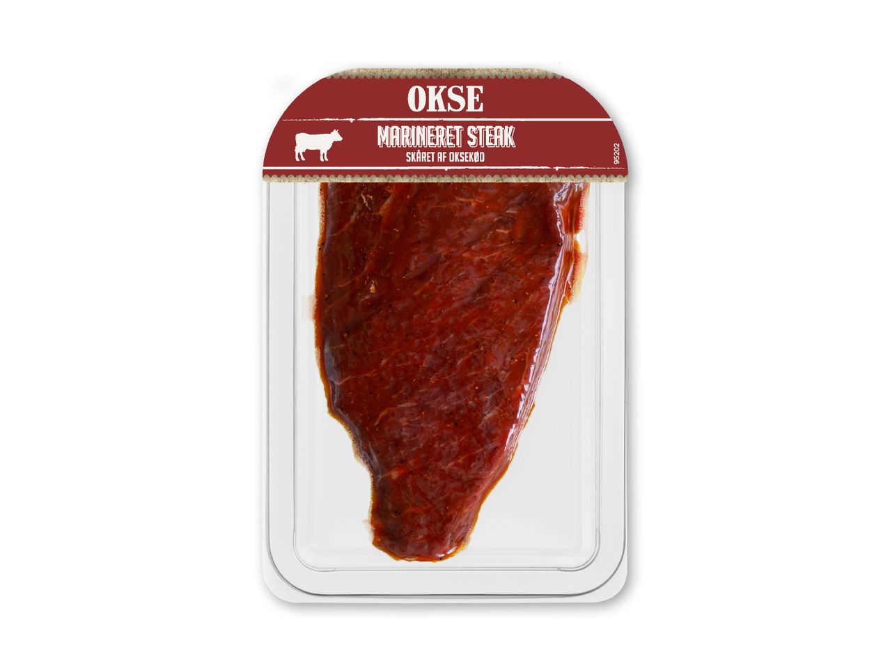 Marineret oksekød i klar plastbakke med rød etiket.