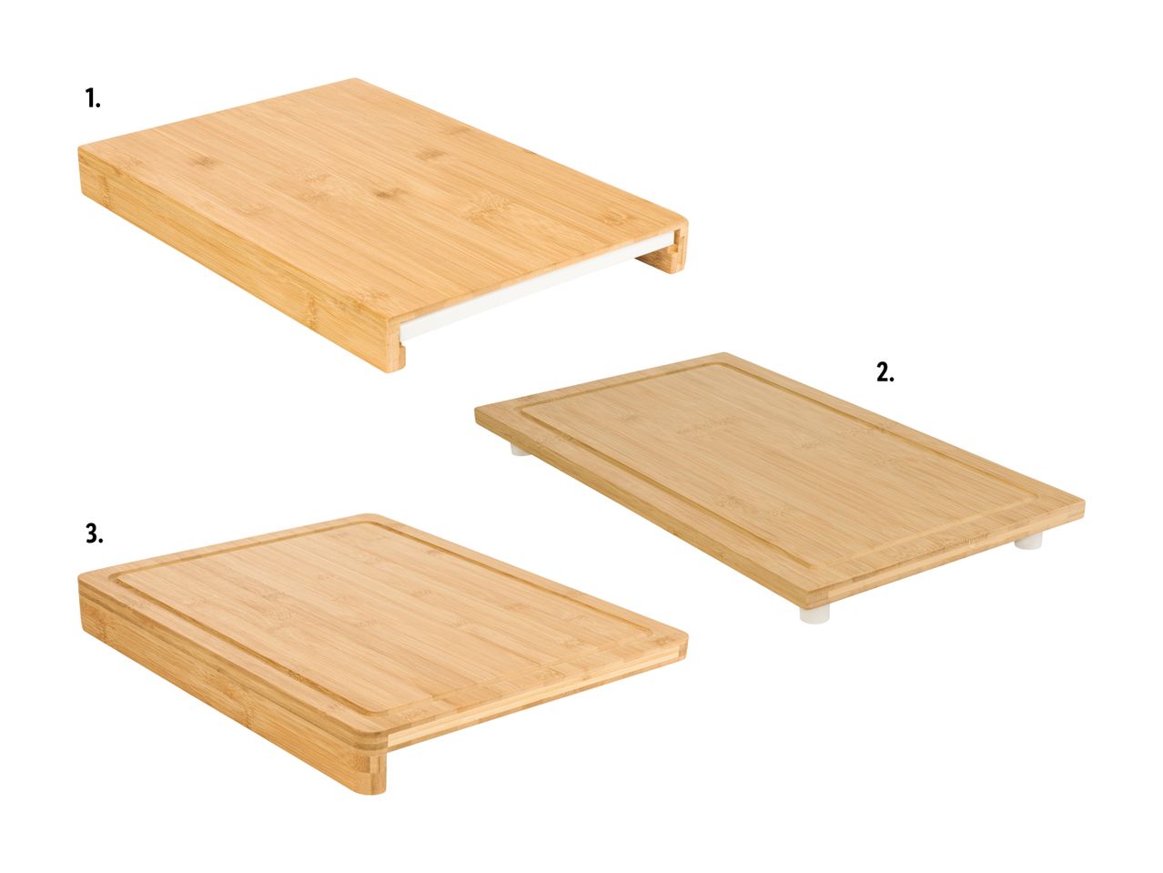 Trois planches à découper en bambou, modèles variés.