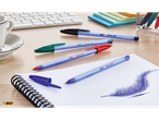 Stilouri BIC Cristal Soft în diverse culori pe un blocnotes.